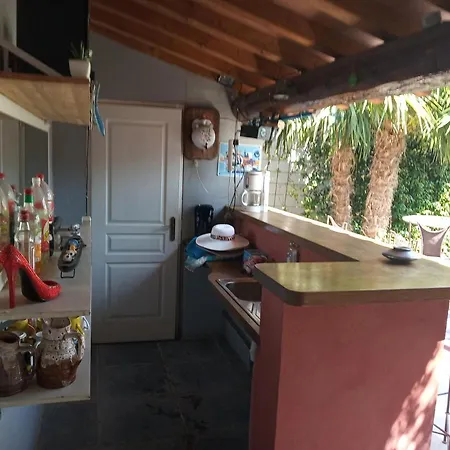 Vendégház Studio Ou Loft Avec Piscine 3*