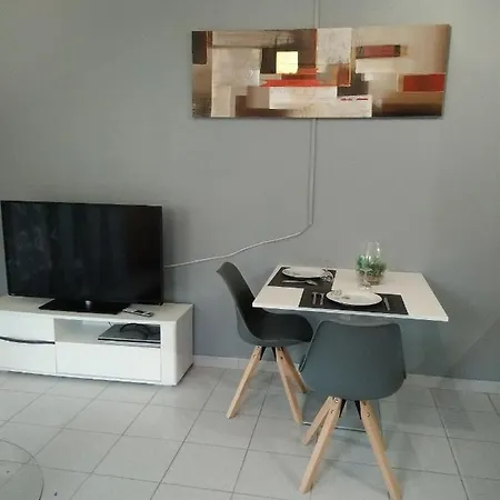 Studio Ou Loft Avec Piscine Vendégház 3*