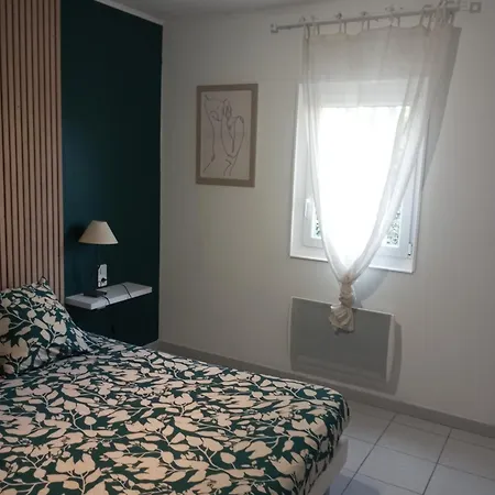 Vendégház Studio Ou Loft Avec Piscine Valréas